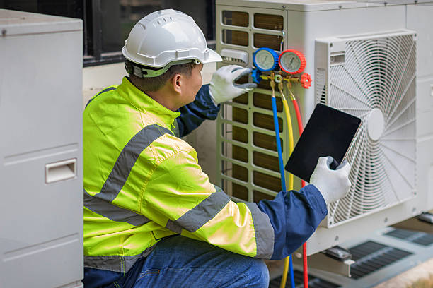 Professional Hvac technician working in Virginia, IL